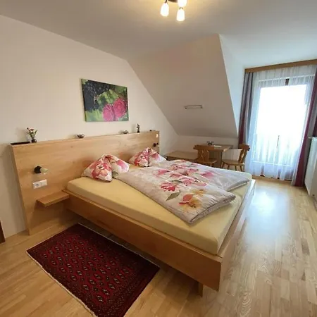 Sonnenterrasse Kloecklschuster Hotel Klochberg