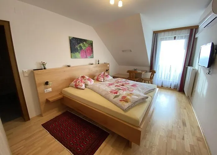 Sonnenterrasse Kloecklschuster Hotel Klochberg